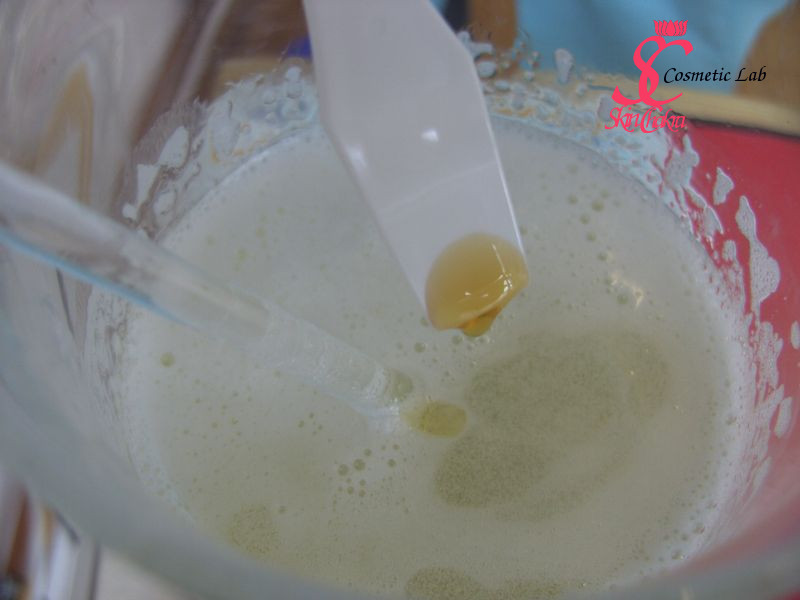 adding additives to soap base add vitamin E